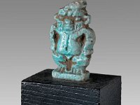Aeg F 74  Aeg F 74, Spätzeit, Bes, Blaue Fayence, H 3,1 cm, B 2,0 cm, T 0,9 cm : Bestandskatalog Ägypten, Museumsfoto: Claus Cordes